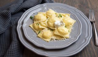 Равиоли с курицей и грибами