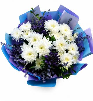 Buchet clasic din crizanteme si lavanda