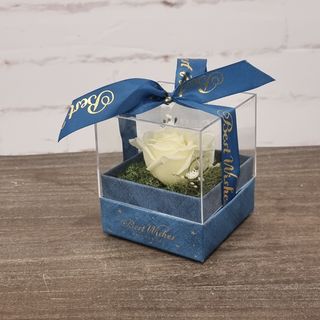 Бяла сапунена роза в луксозна кутия