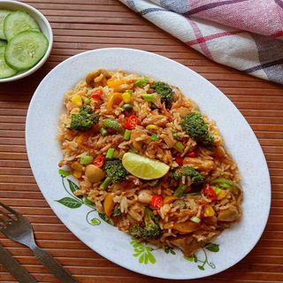 Khao pad vegetables