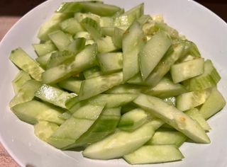 10. Салата от пресни краставици по китайски (400г)