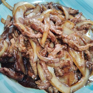 54-Ternera Con Cebolla