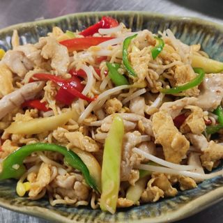 Yakisoba con pollo