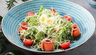 Салат "Цезарь" с лососем