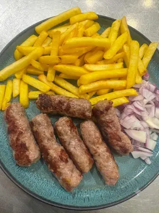 Ćevapi 5kom sa pomfritom