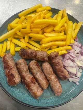 Ćevapi 5kom sa pomfritom