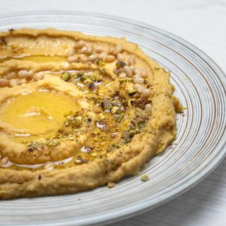 Hummus con crumble dorado de anacardos