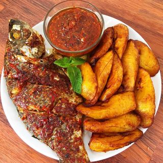 Barbecue Fish and plantain
