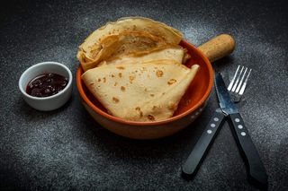 Clătite cu dulceață de afine