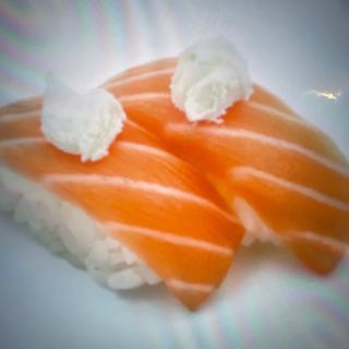 Nigiri salmón con queso y Massago 7 unidad