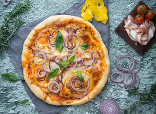 Pizza De Bacon Y Cebolla Morada (20 Cm.)