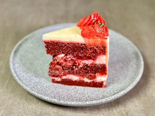 Червоний оксамит з вишнею