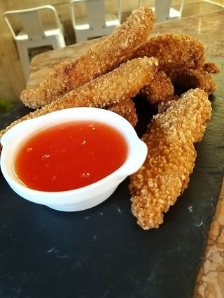 Media Ración Crujientes de Pollo y Salsa Agridulce