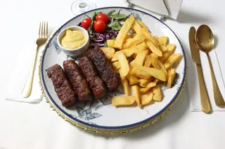 Mititei la gratar cu cartofi prajiti-4 buc