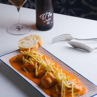 Pimientos Rellenos De Bacalao y Gambon