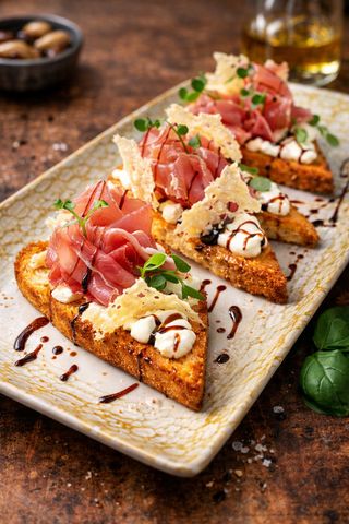 BRUSCHETTA PROSCIUTTO E CREMA DI FORMAGIO