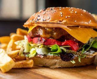 Big burger vita cu cartofi dippers