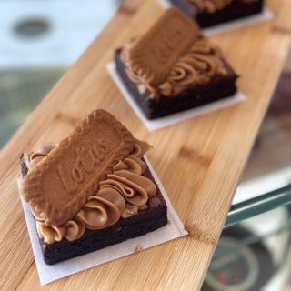 Brownie Individual com Cobertura Lotus Cookie