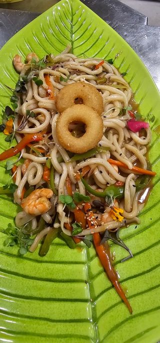 Wok udon noodles de  langostino