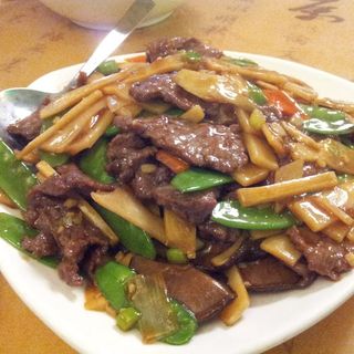 Cartofi cu carne de porc și legume