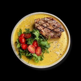 Ceafă de porc gătită pe jar