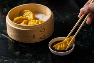 Gyozas de pollo al curry 