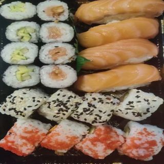 Combo 4  Nigiri Maki Masago(20piezas)