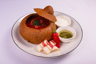 Український борщ з пампушками (350/80/40г)