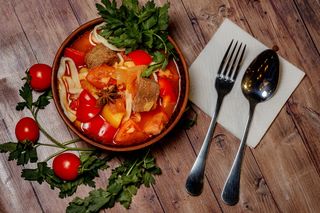 Лагман з телятиною та домашньою локшиною ( 350г)