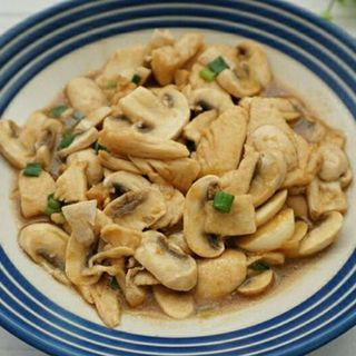 Pollo Con Champiñones