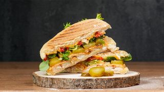 Sandwich cu snitel de pui