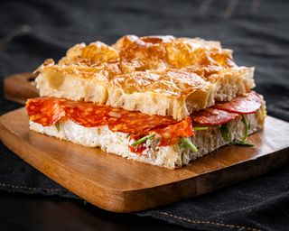 Focaccia Panini cu Crema de branza si Salam Chorizo