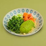 Dimljeni losos i avokado salata