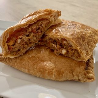 Empanadilla De Atún Con Tomate Y Huevo Cocido
