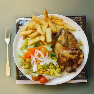 ½ pollo asado + patatas + ensalada