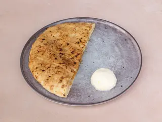 Somun sa kajmakom