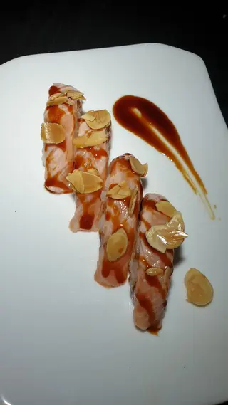 903. Nigiri flambè - 4 pezzi
