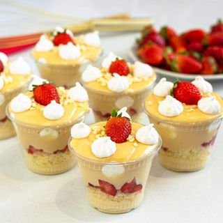 Copo de Nido de Morango e Suspiro