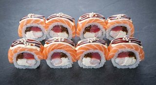 Роял салмон рол з тунцем і креветкою