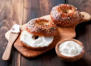 Bagel de Queijo Creme e Cebolinho