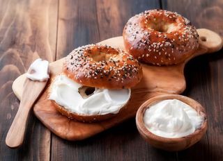 Bagel de Queijo Creme e Cebolinho