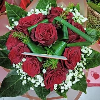 Buquê de 9 rosas (Branca, vermelha, amarela, ou mistura)