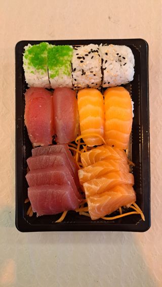 T205 - Sushi com Niguiri Sashimi