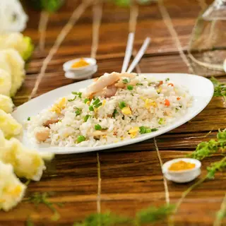 040. Пиле със зеленчуци върху ориз (800гр)