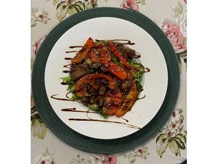 Теплий салат з телятиною (265г)