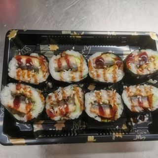 Futomaki con anguilla e avocado – 8 pezzi