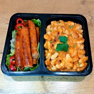 Pasulj prebranac sa kobasicom i salatom