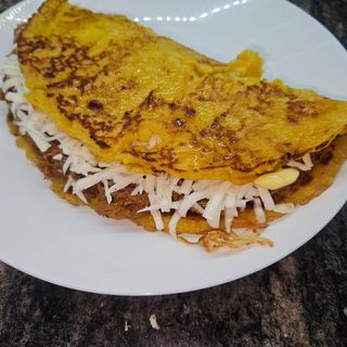Cachapa de mechada y queso blanco llanero 