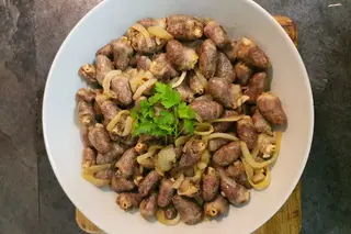 Пилешки сърца с лук (250г)