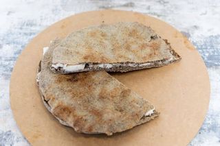 Heljdine pogačice sa kajmakom